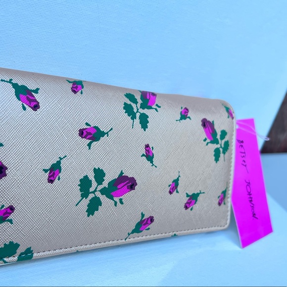 Betsey Johnson Rose Gold Wallet Hearts and Roses - Picture 13 of 13